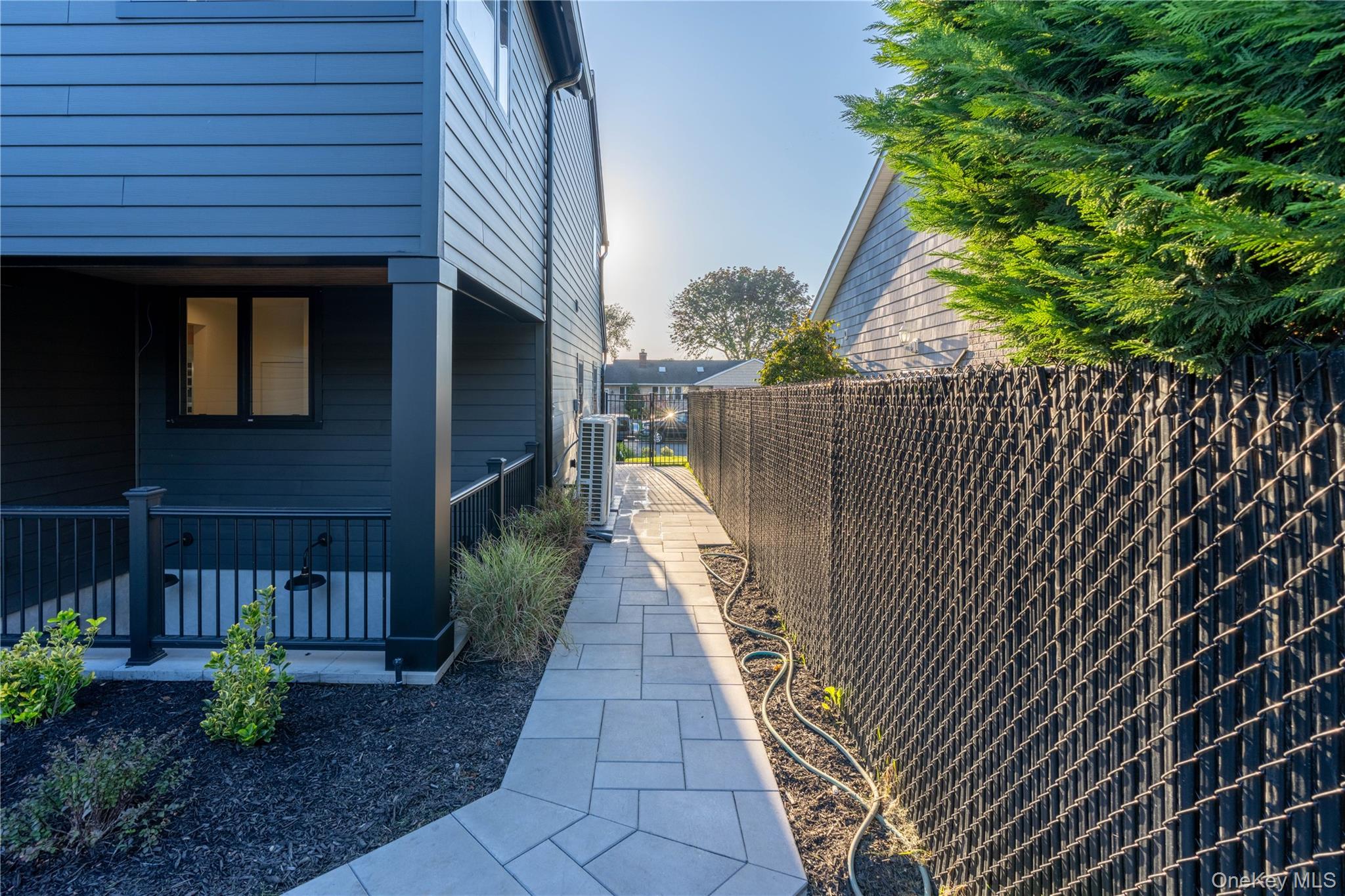 487 Davie Street
