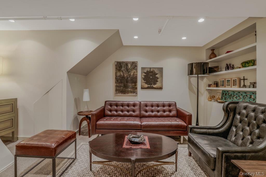 155 W 15th Street Unit: 1E