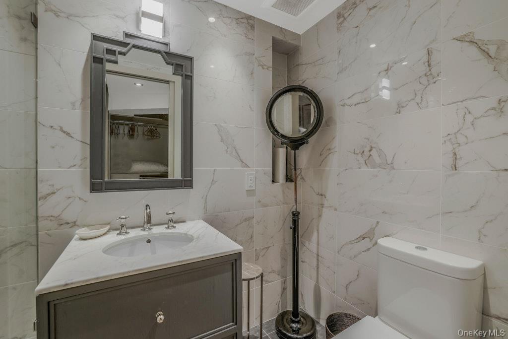 155 W 15th Street Unit: 1E