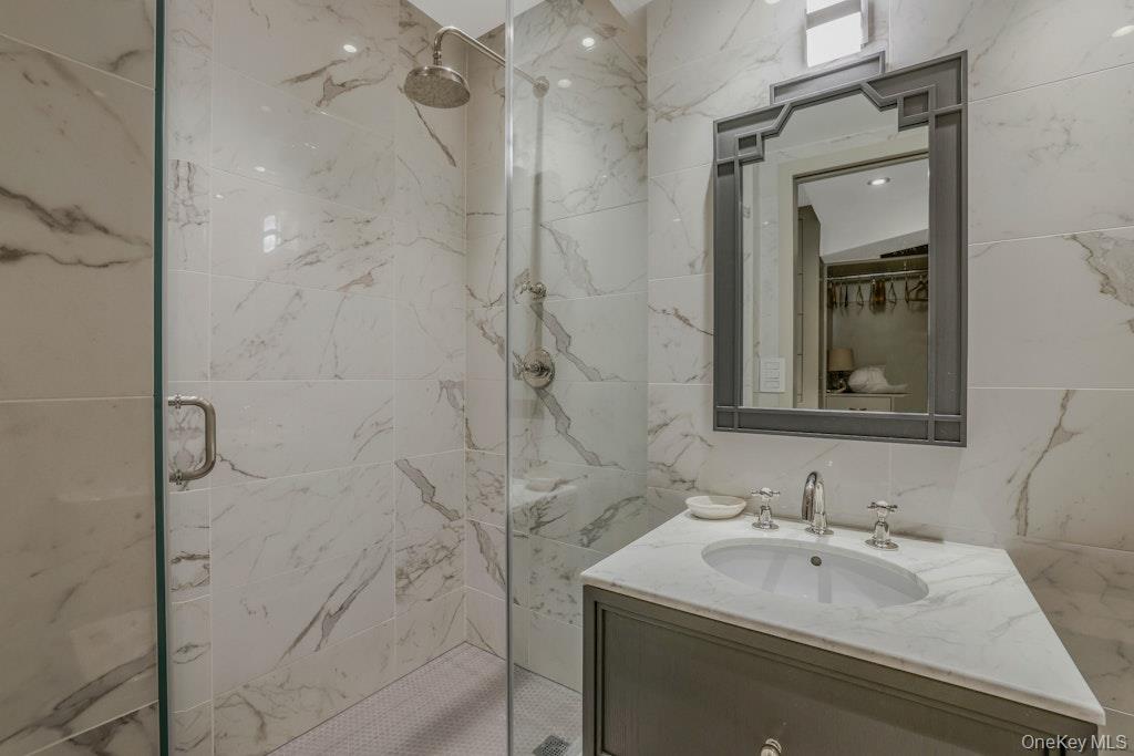 155 W 15th Street Unit: 1E