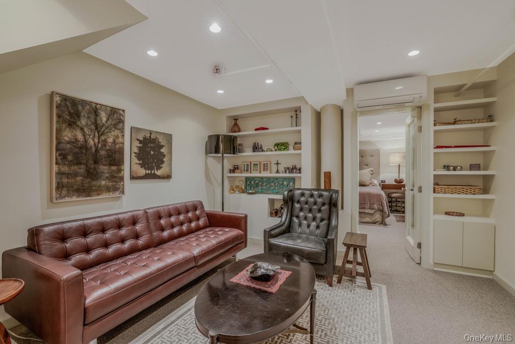 155 W 15th Street Unit: 1E