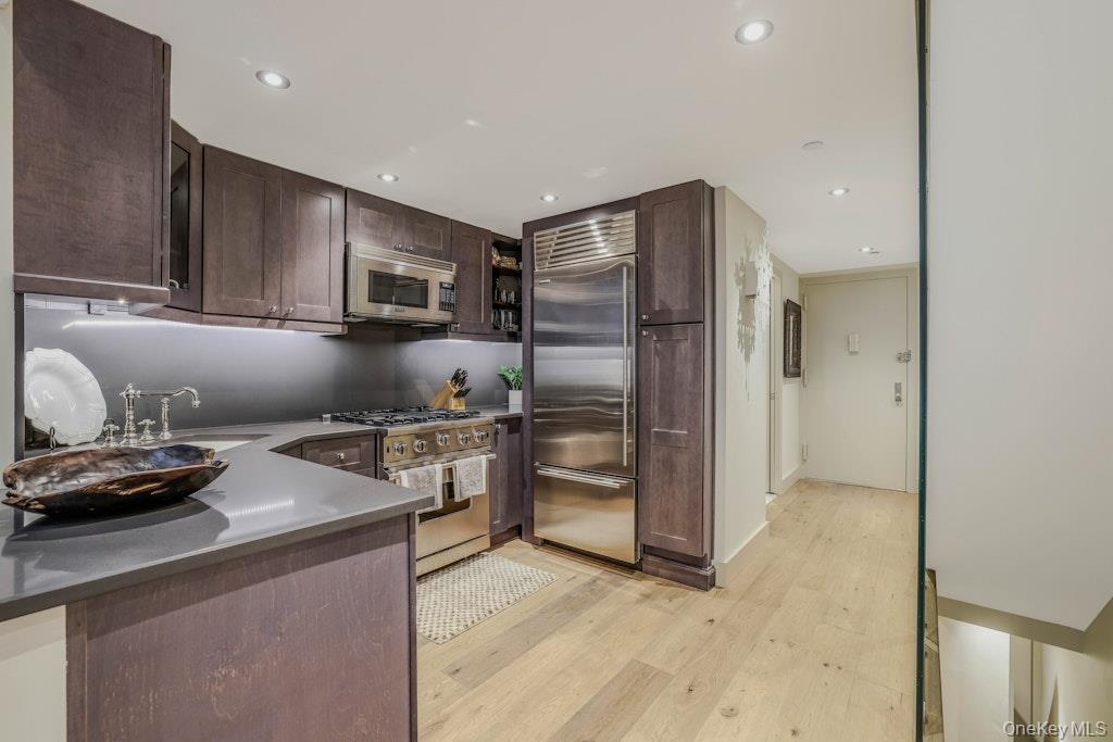 155 W 15th Street Unit: 1E