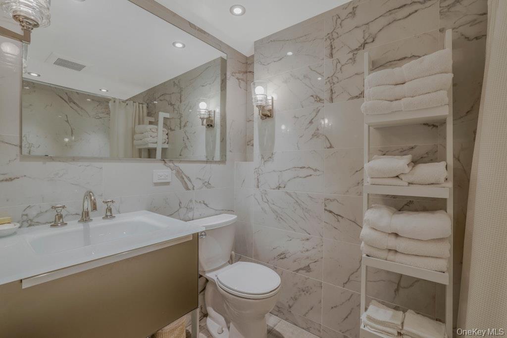 155 W 15th Street Unit: 1E