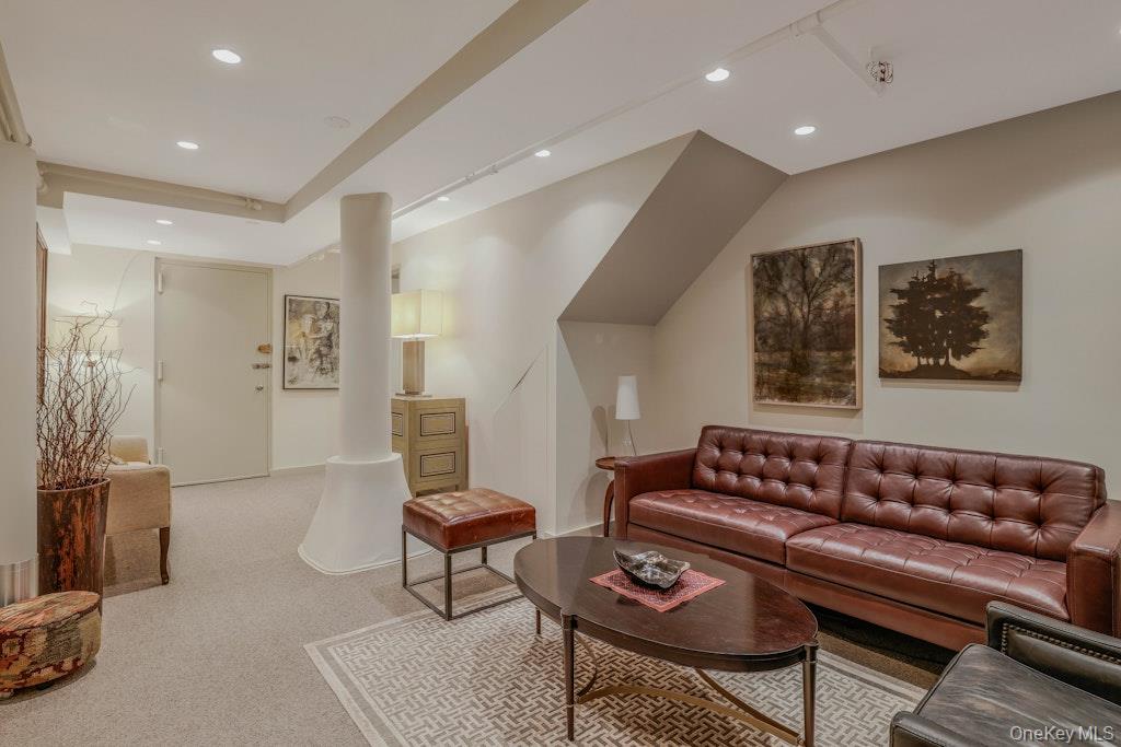 155 W 15th Street Unit: 1E