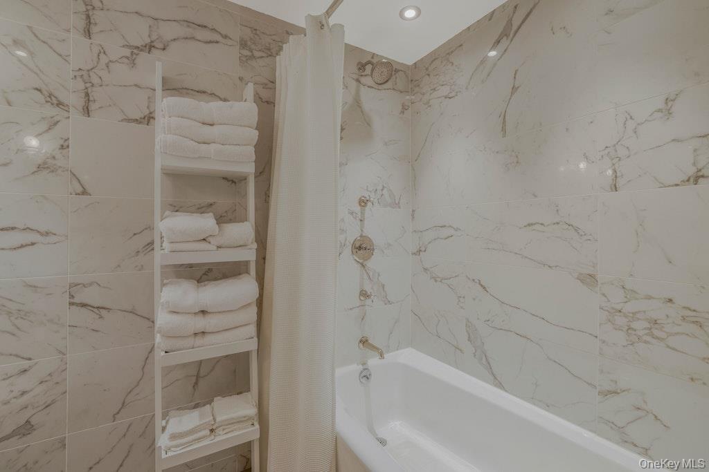 155 W 15th Street Unit: 1E