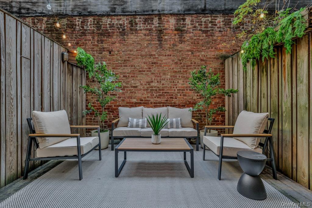 155 W 15th Street Unit: 1E