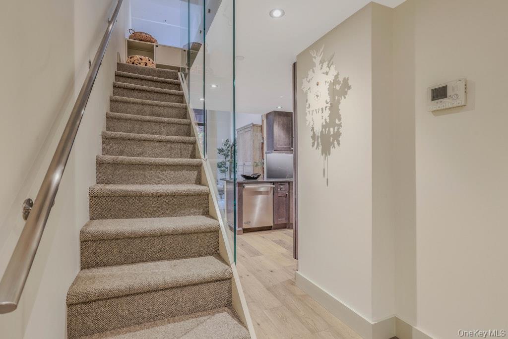 155 W 15th Street Unit: 1E