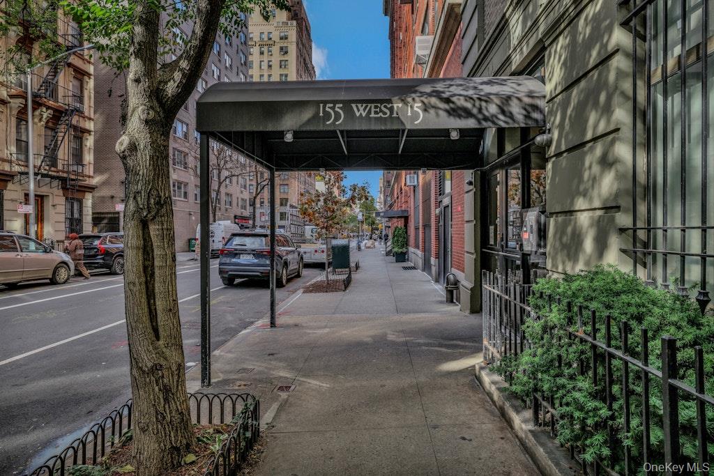 155 W 15th Street Unit: 1E