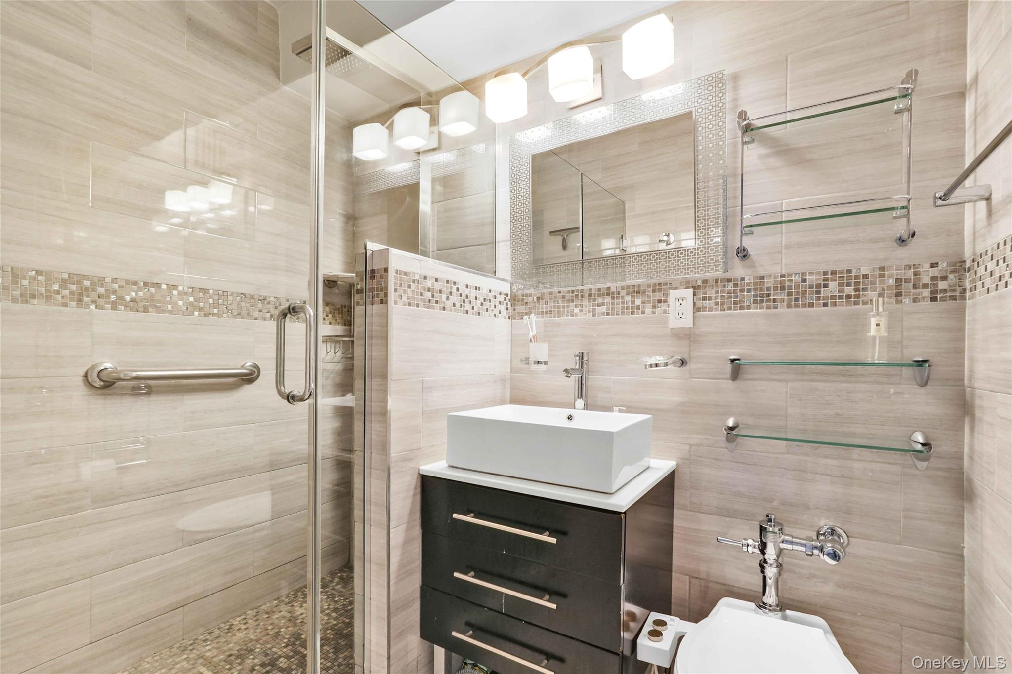 52-40 39th Drive Unit: 3U