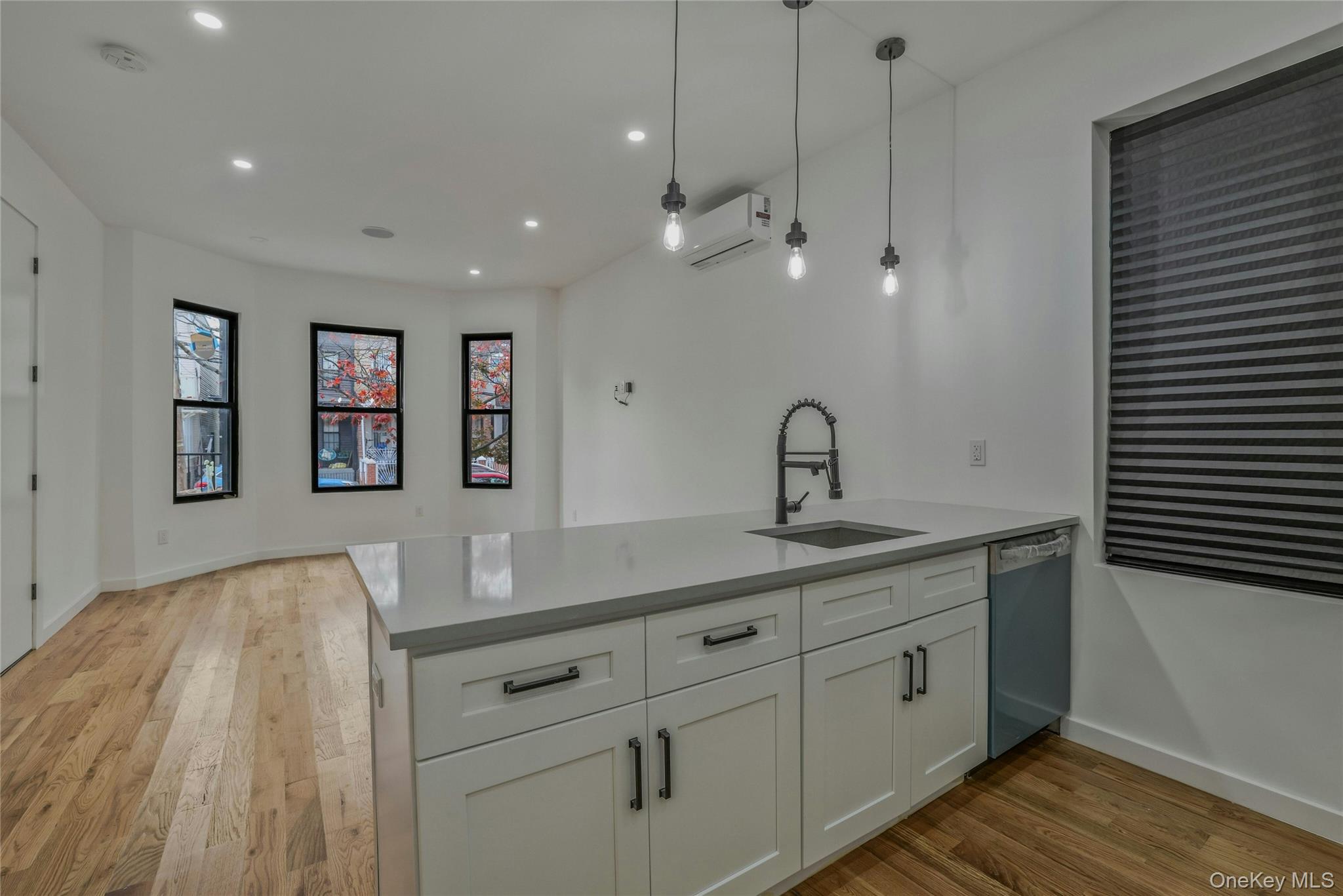 21 Essex Street Unit: 1st Floor