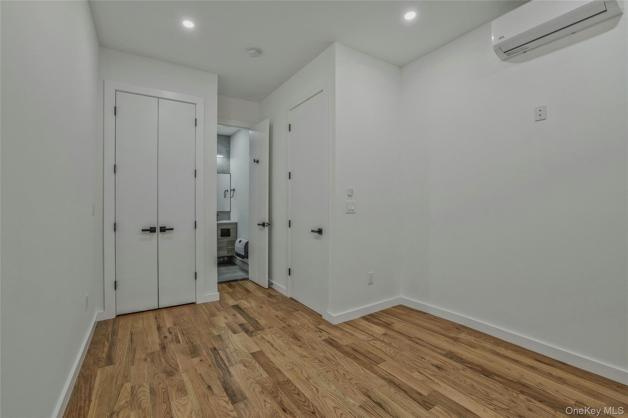 21 Essex Street Unit: 1st Floor