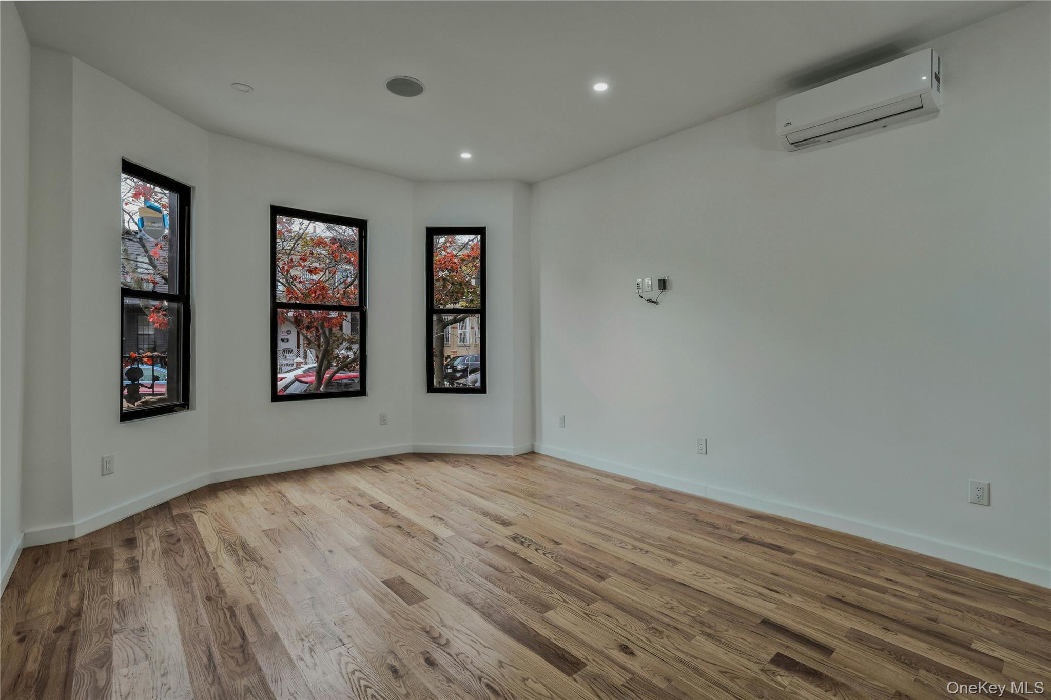 21 Essex Street Unit: 1st Floor