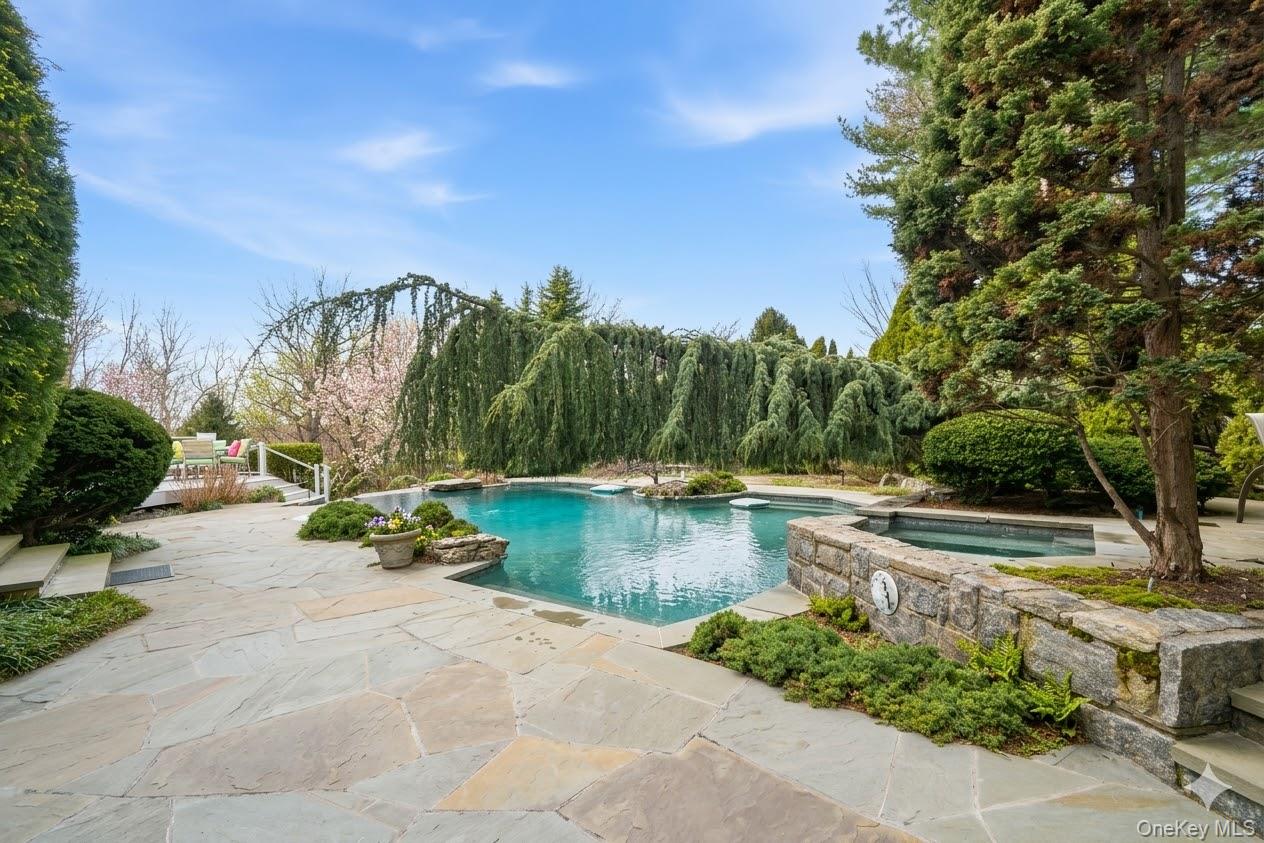 19 Cobblestone Court