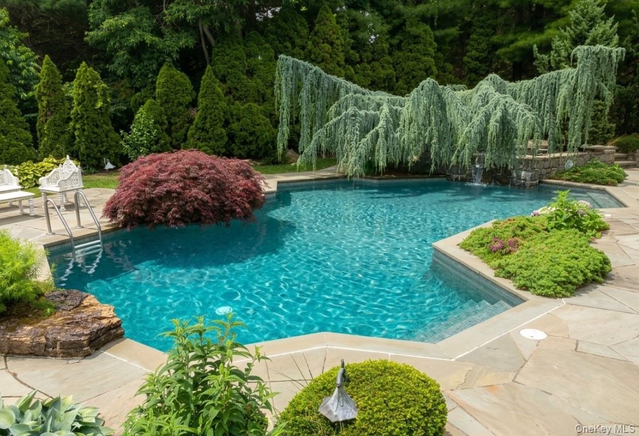 19 Cobblestone Court