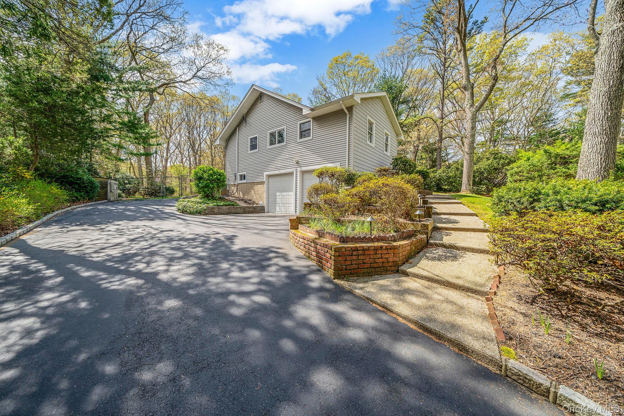 7 Carriage Court