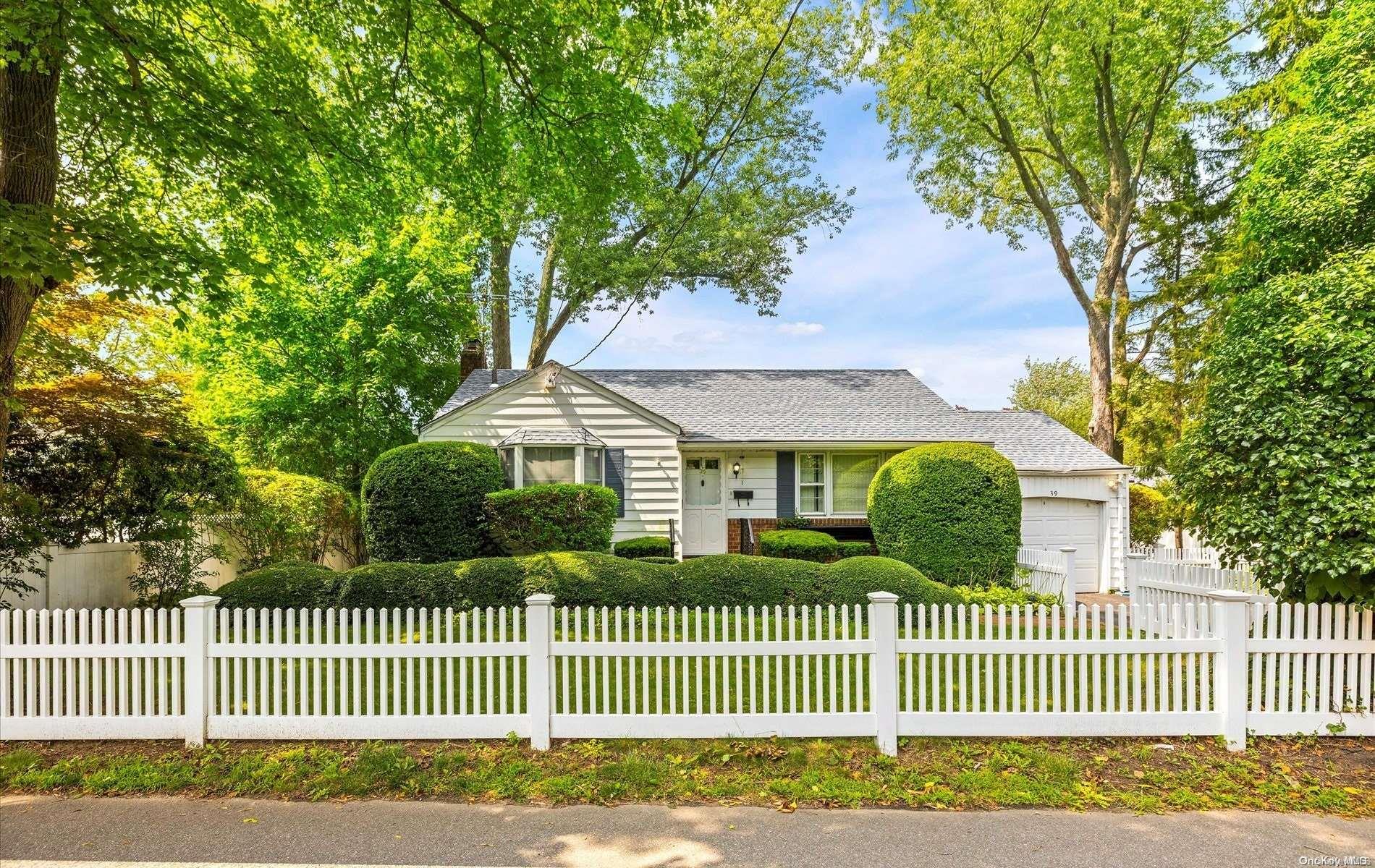 39 Crooked Hill Road