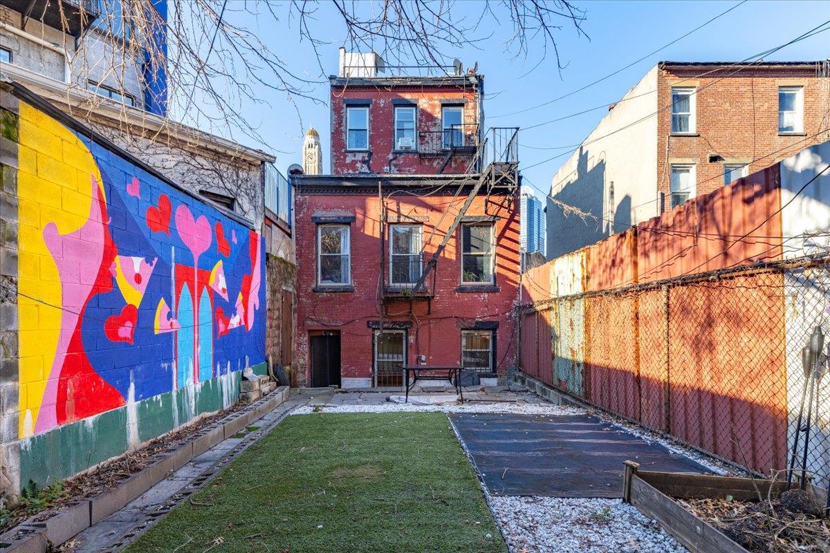 99 S Portland Avenue 1