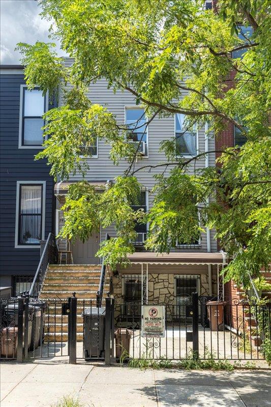 240 10th Street 1