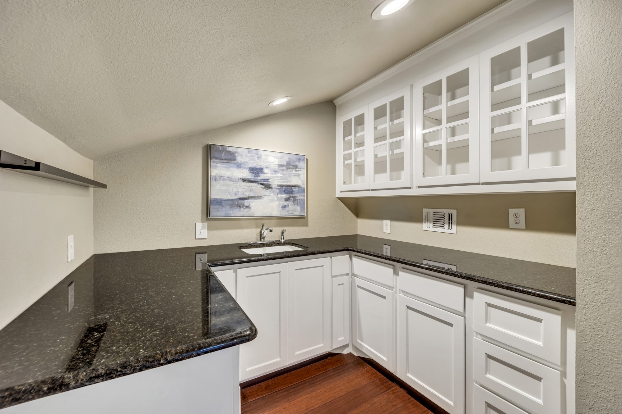 6227 Lakeshore Drive