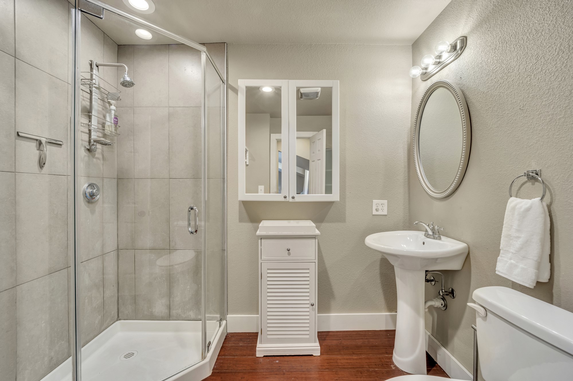 6227 Lakeshore Drive