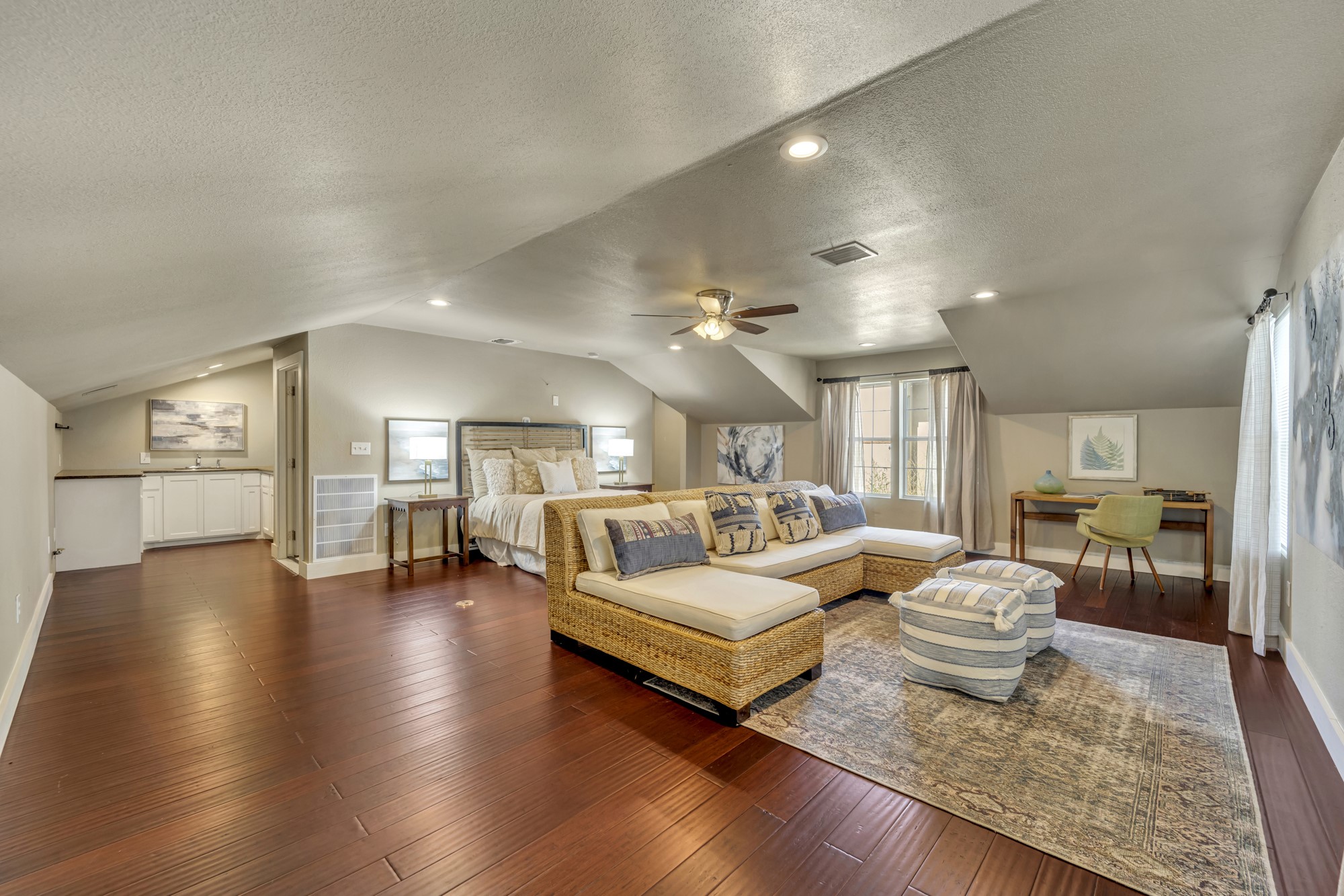 6227 Lakeshore Drive