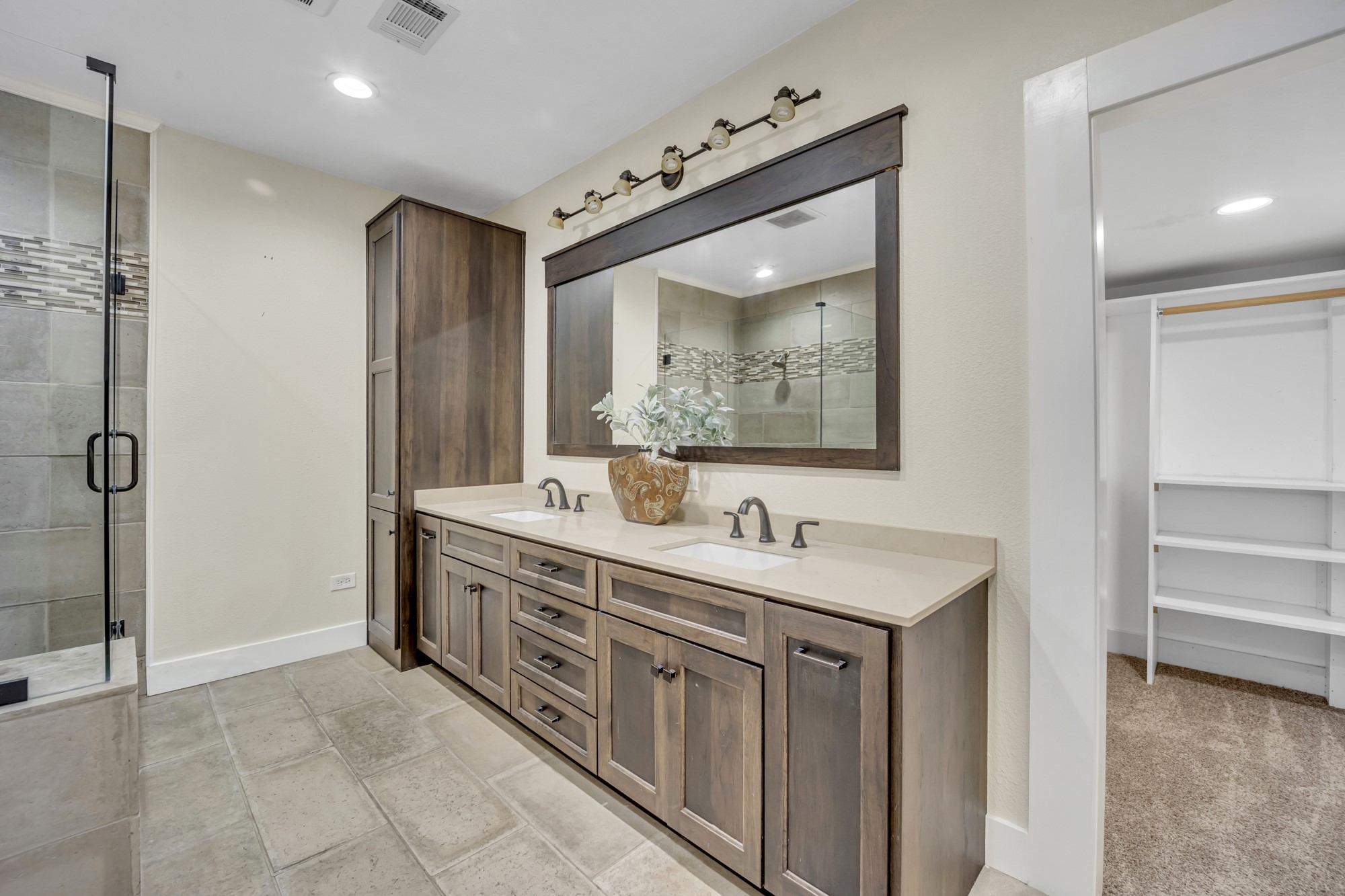 6227 Lakeshore Drive