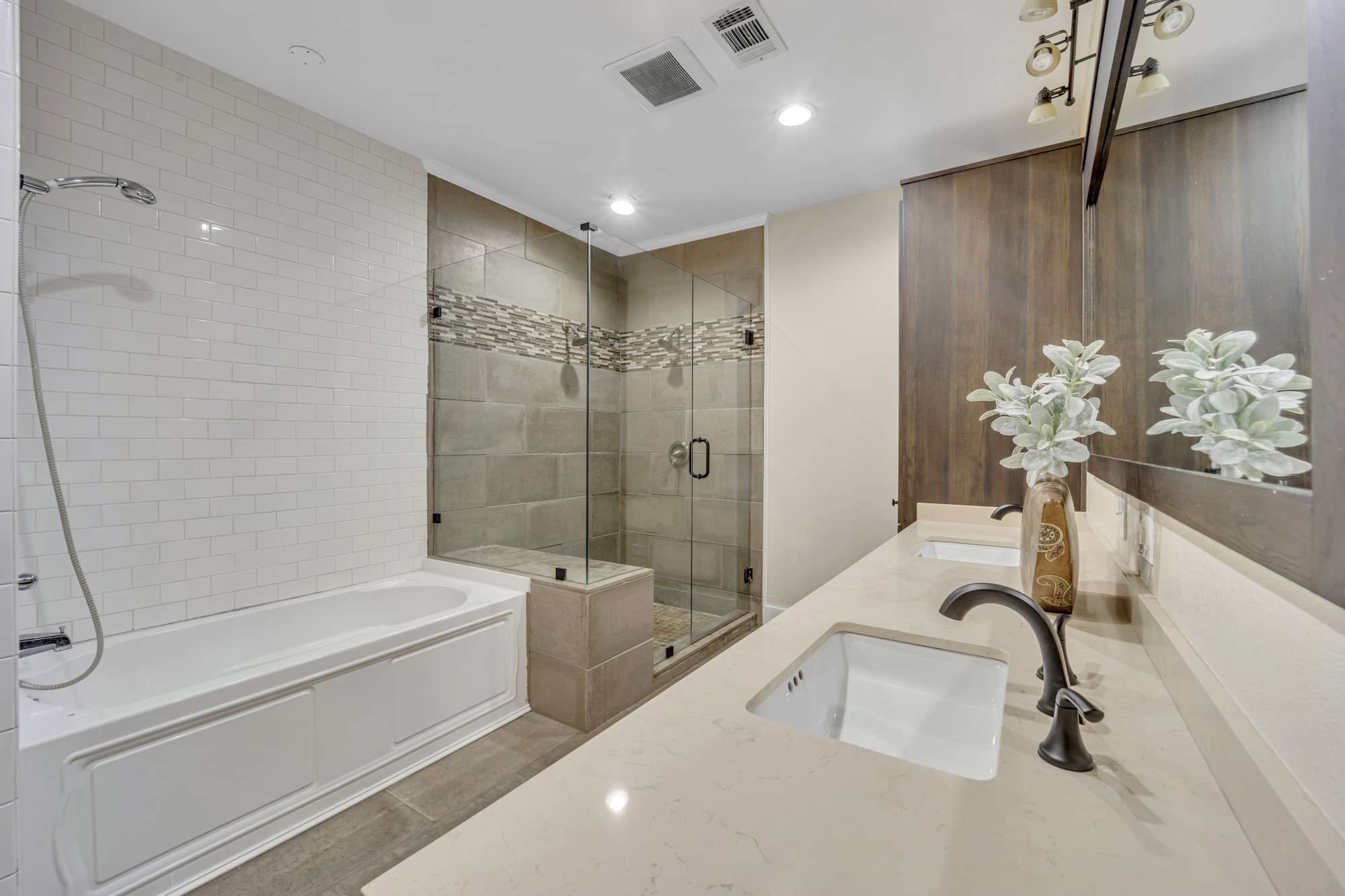 6227 Lakeshore Drive