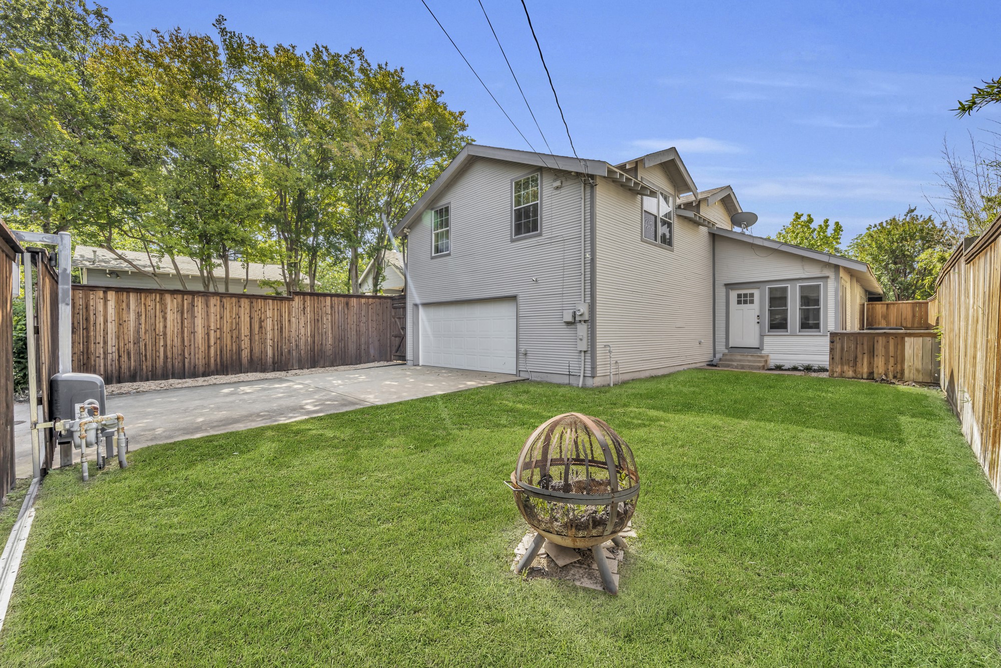6227 Lakeshore Drive