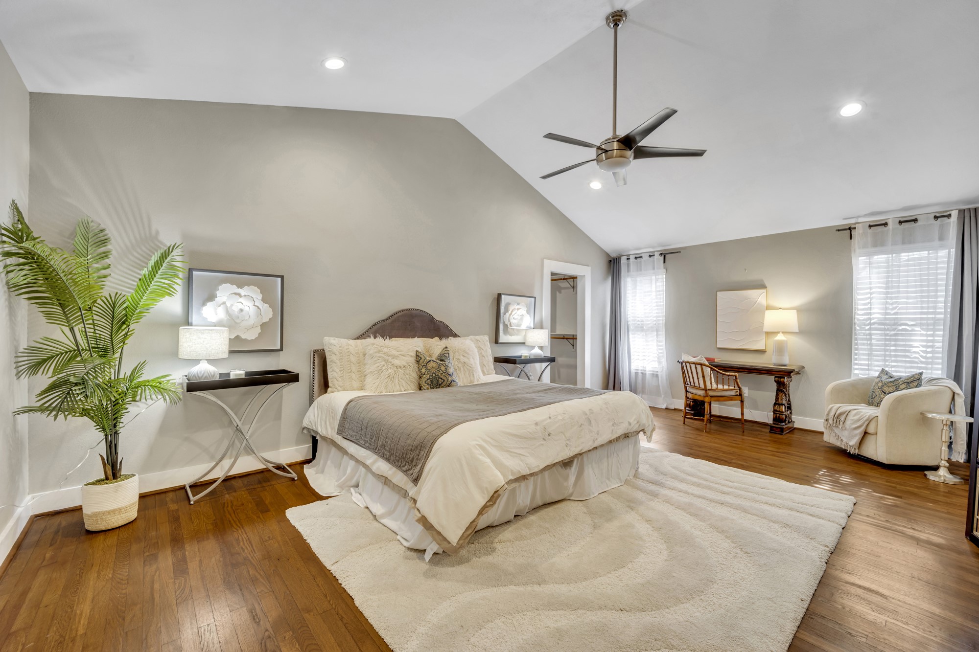 6227 Lakeshore Drive