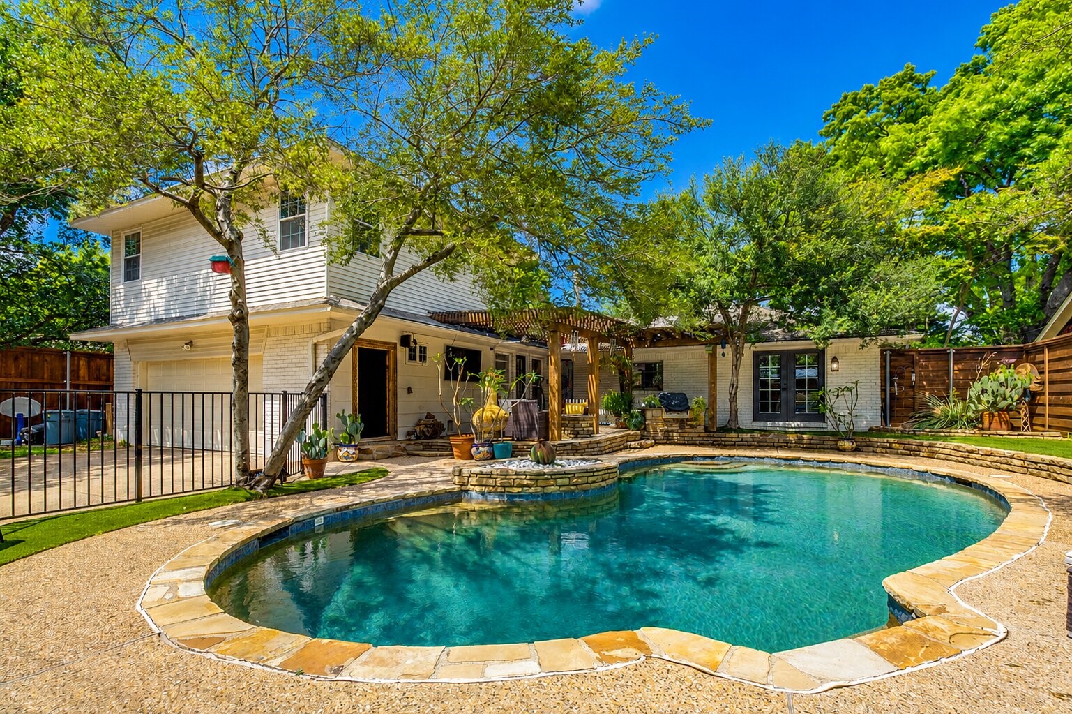 917 Fernwood Drive