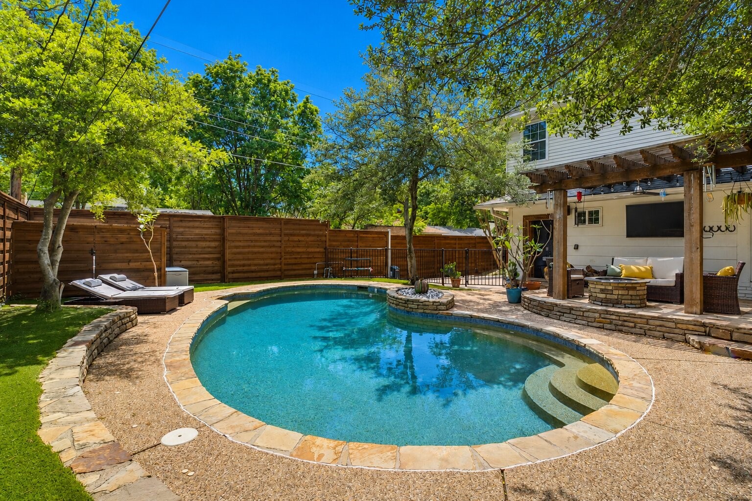 917 Fernwood Drive
