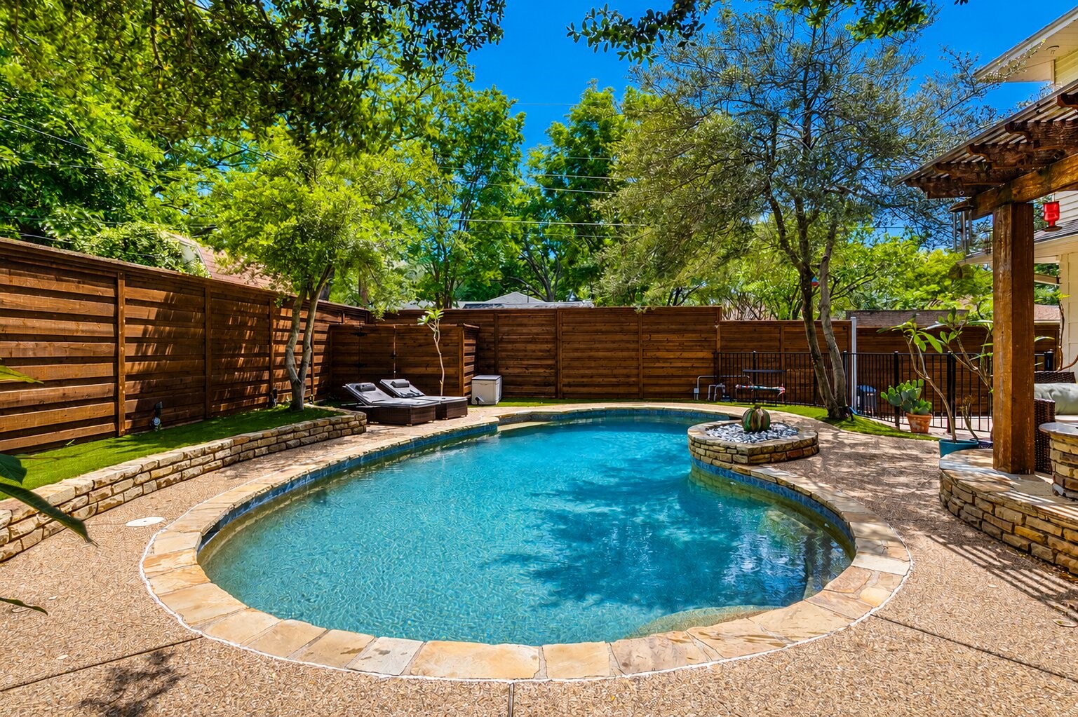 917 Fernwood Drive