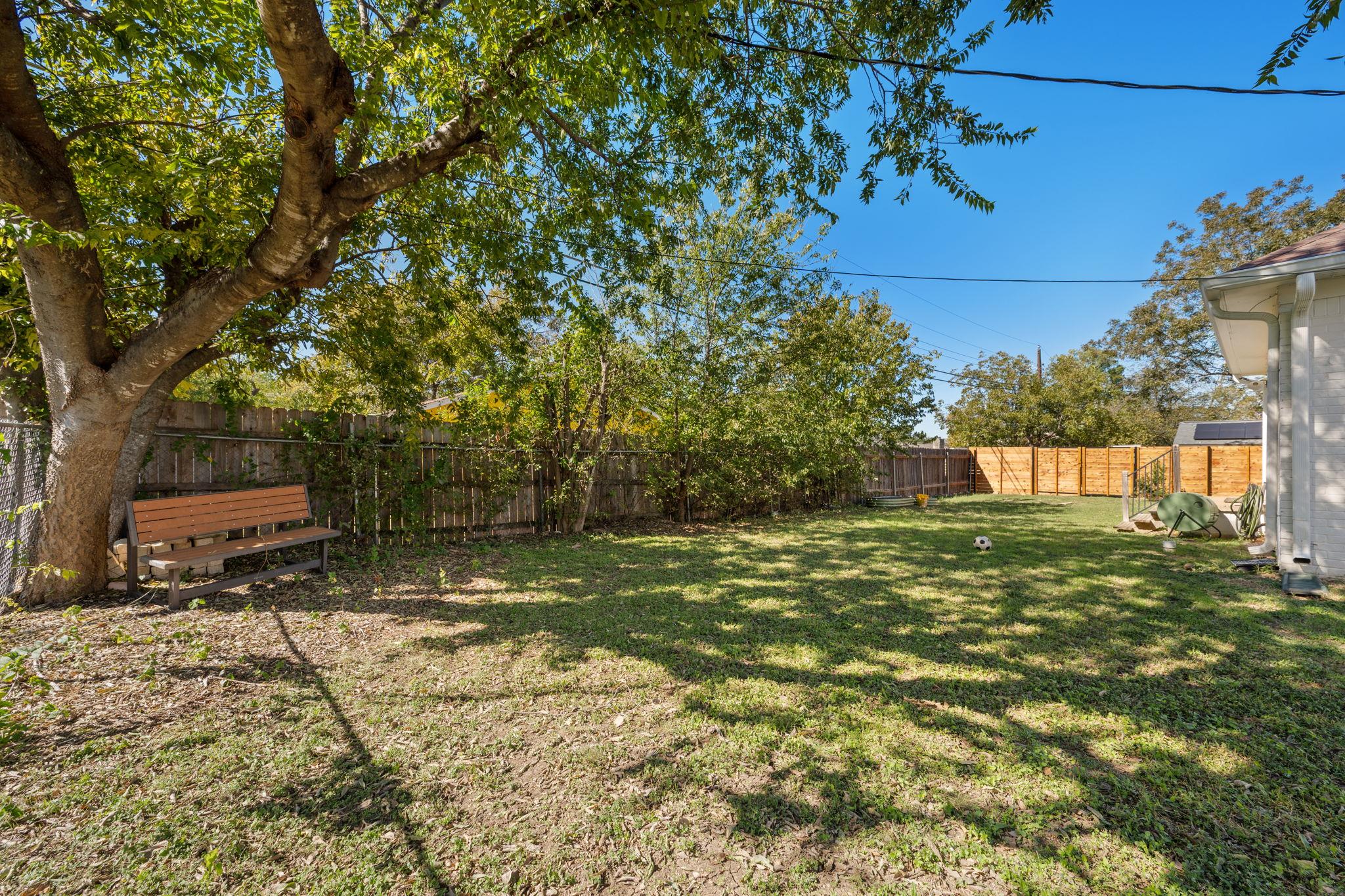 2100 Dixie LN