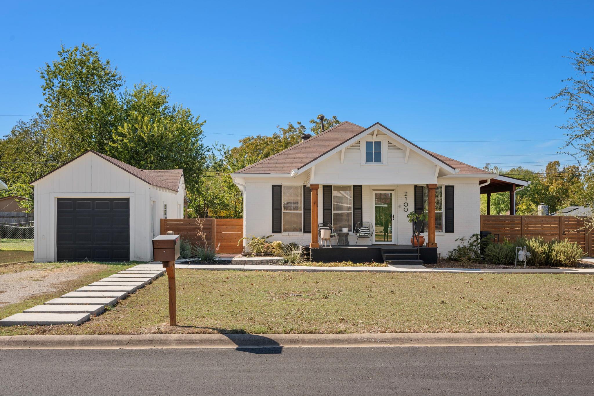 2100 Dixie LN