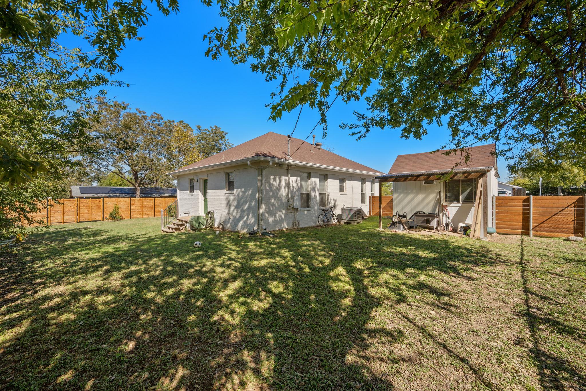 2100 Dixie LN