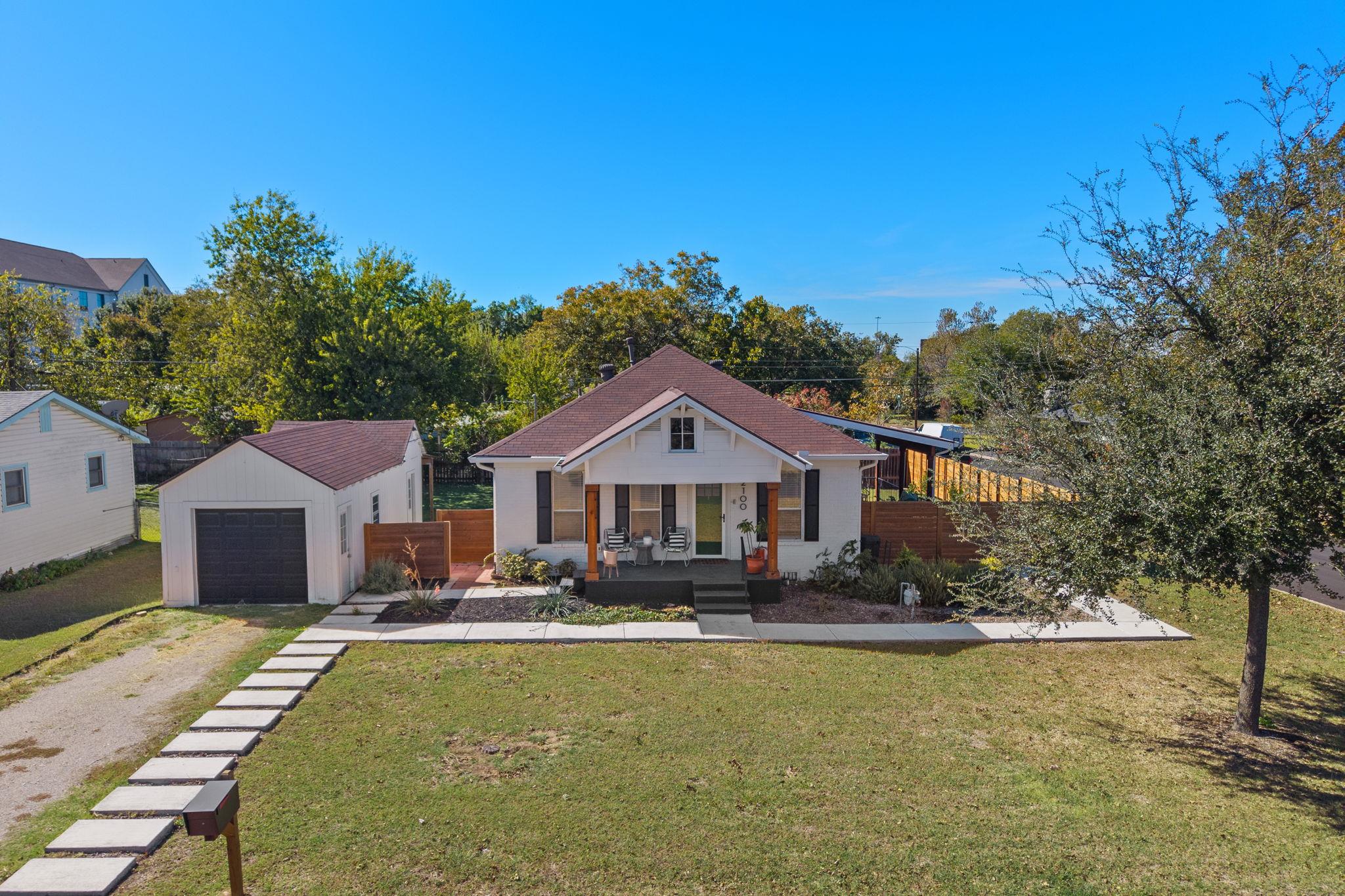 2100 Dixie LN