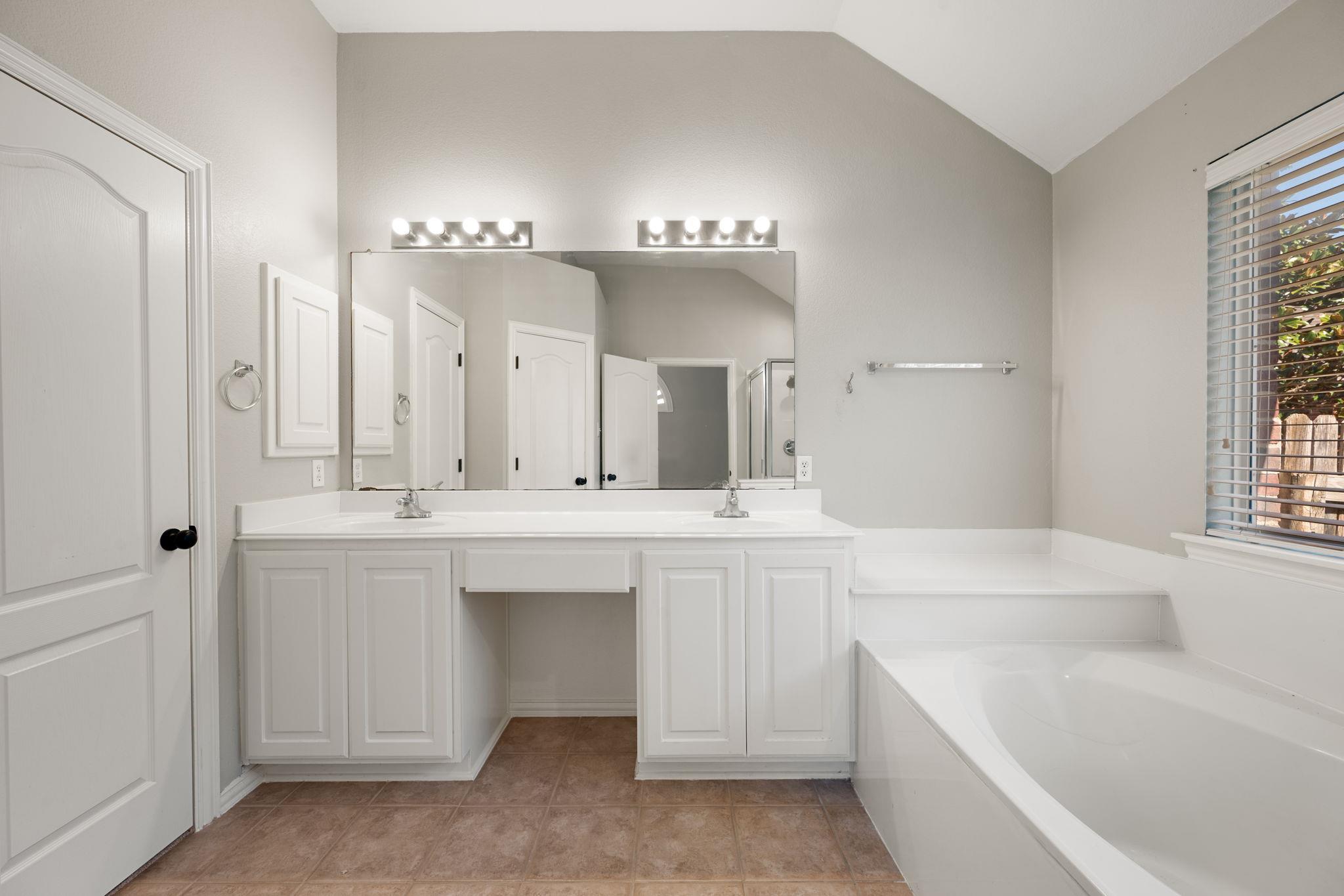 20301 NE Wayzata CT