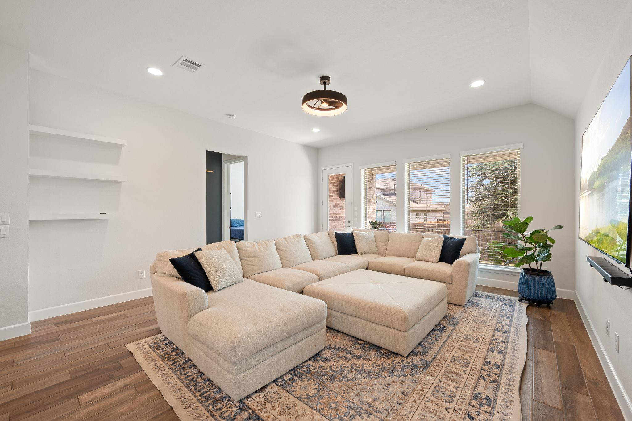 343 Eagle Ford DR