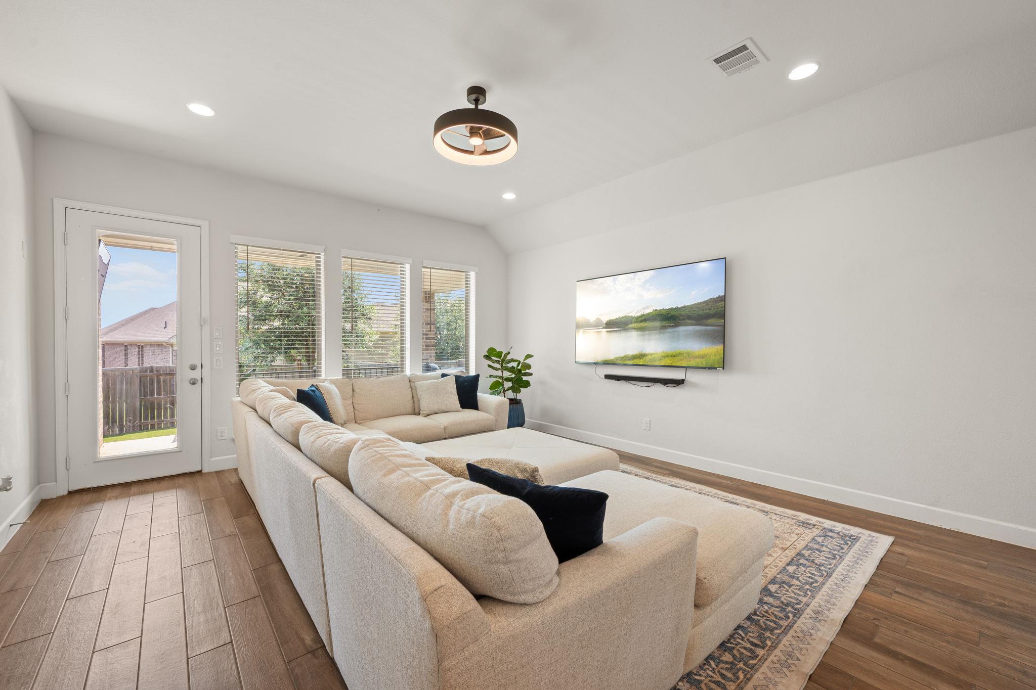 343 Eagle Ford DR