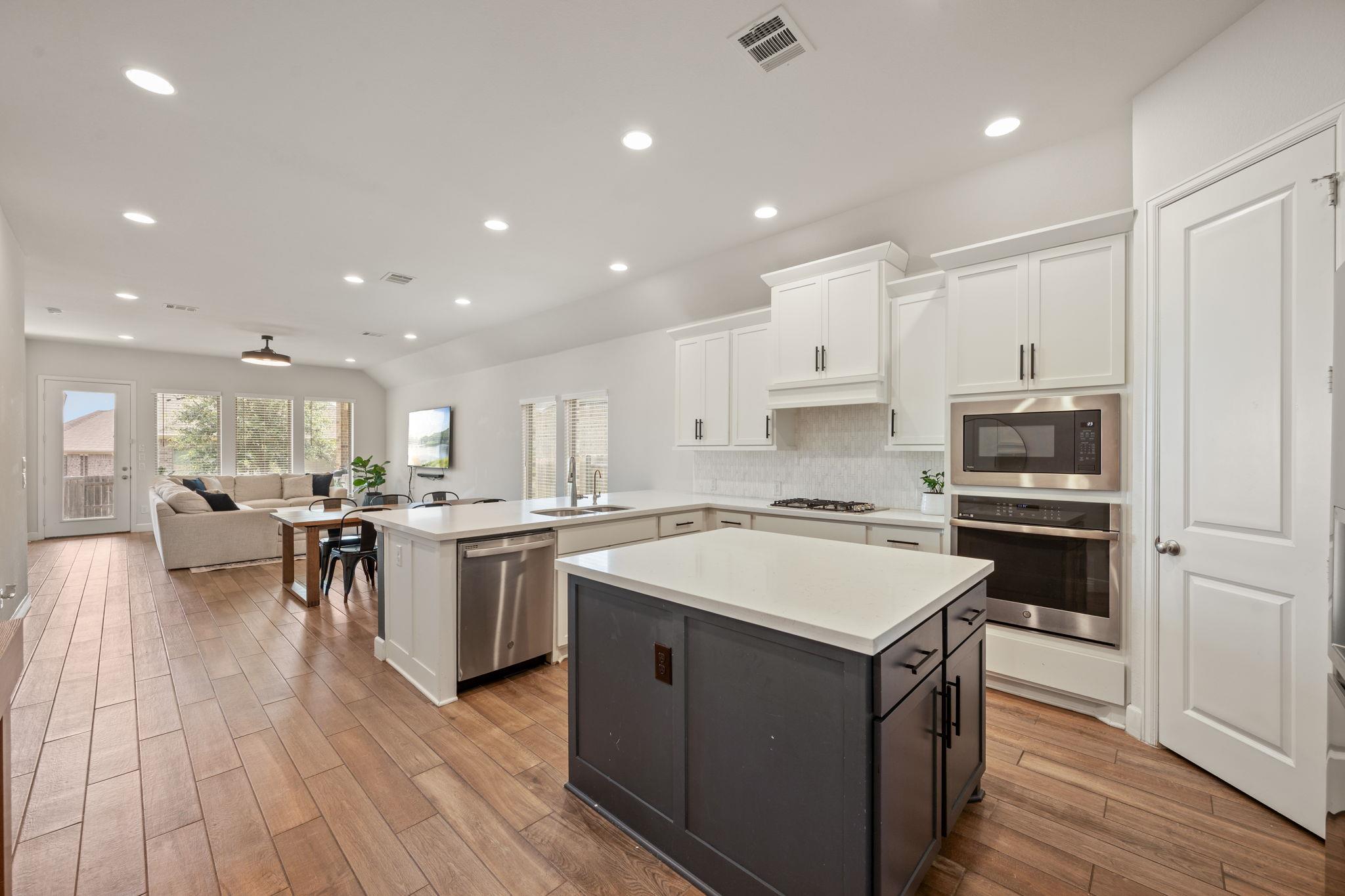 343 Eagle Ford DR