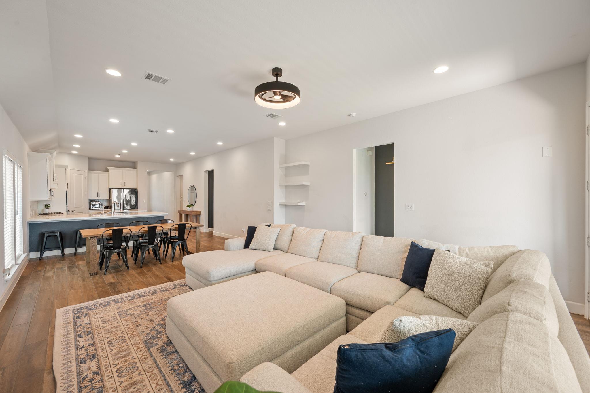 343 Eagle Ford DR