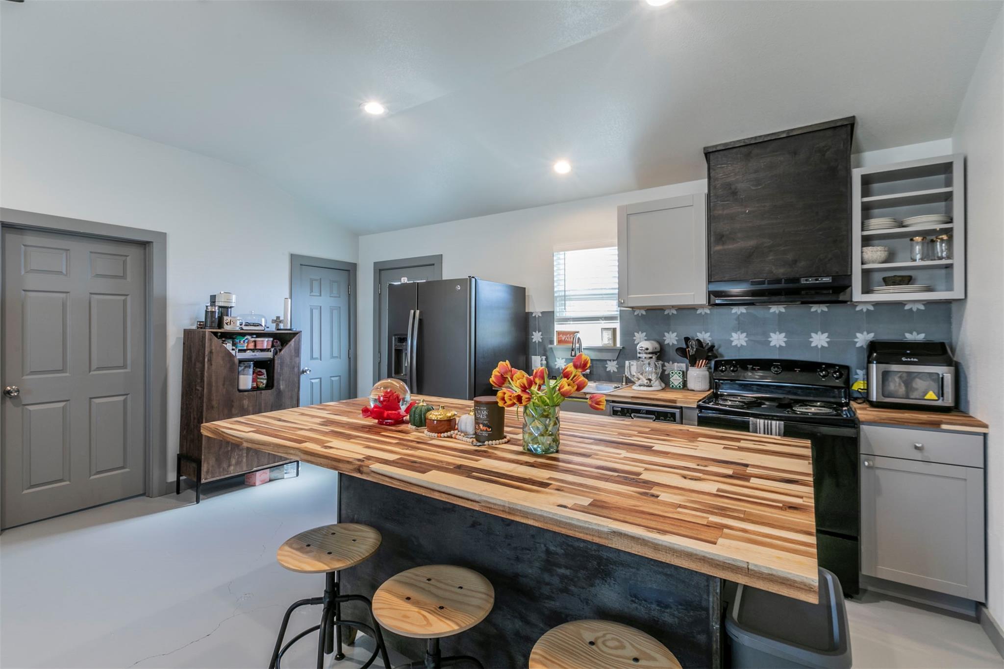 4613 Joseph DR