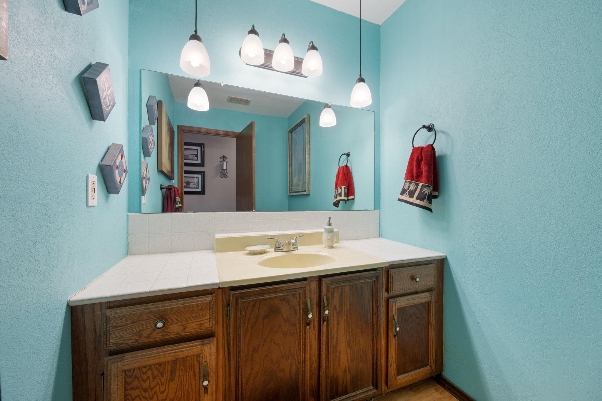 902 Ray Berglund BLVD