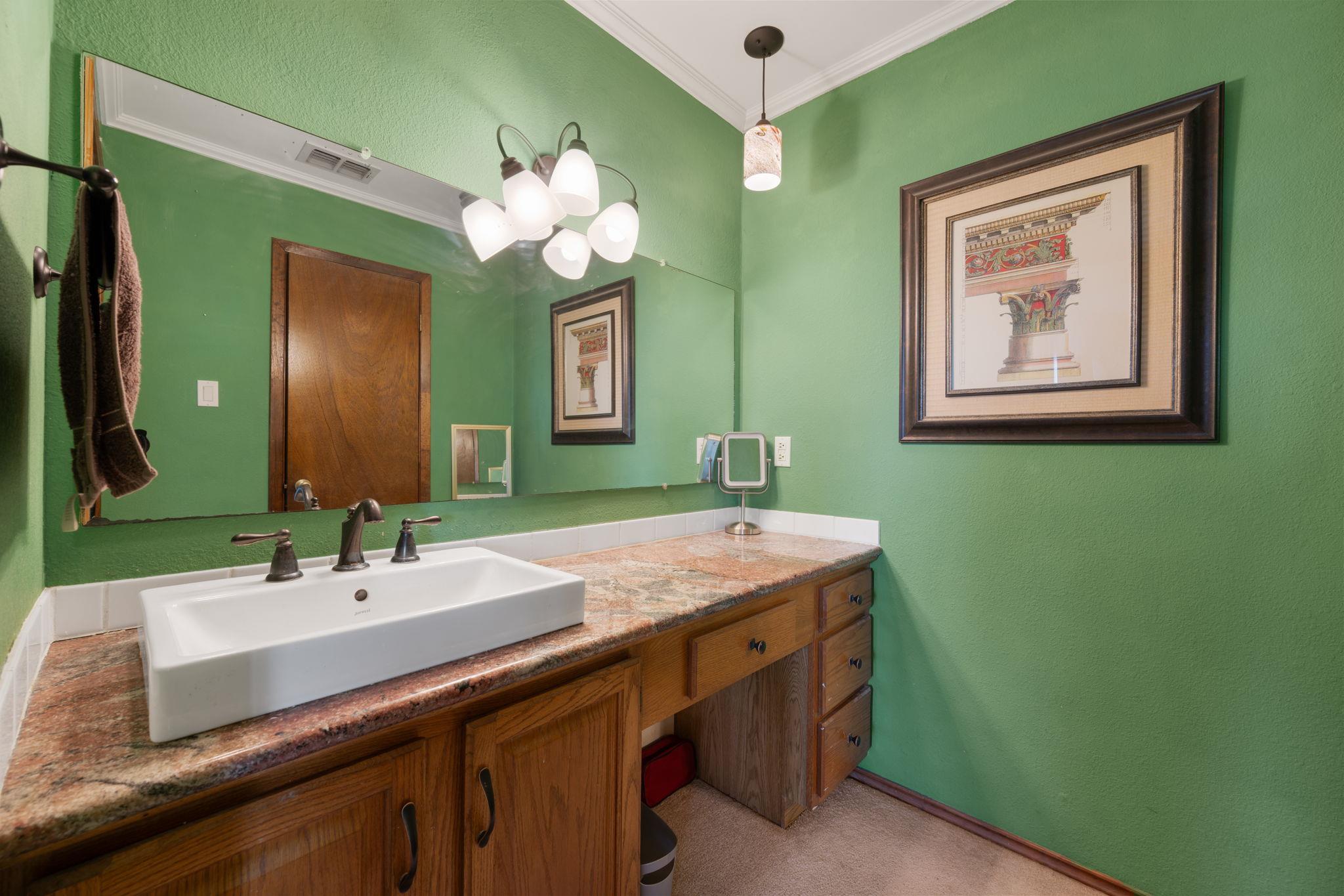 902 Ray Berglund BLVD