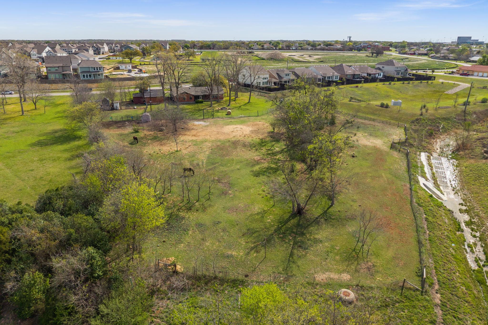 902 Ray Berglund BLVD