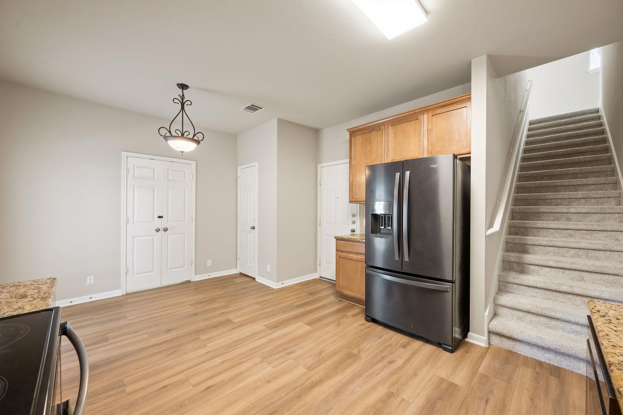 19104 Leigh LN