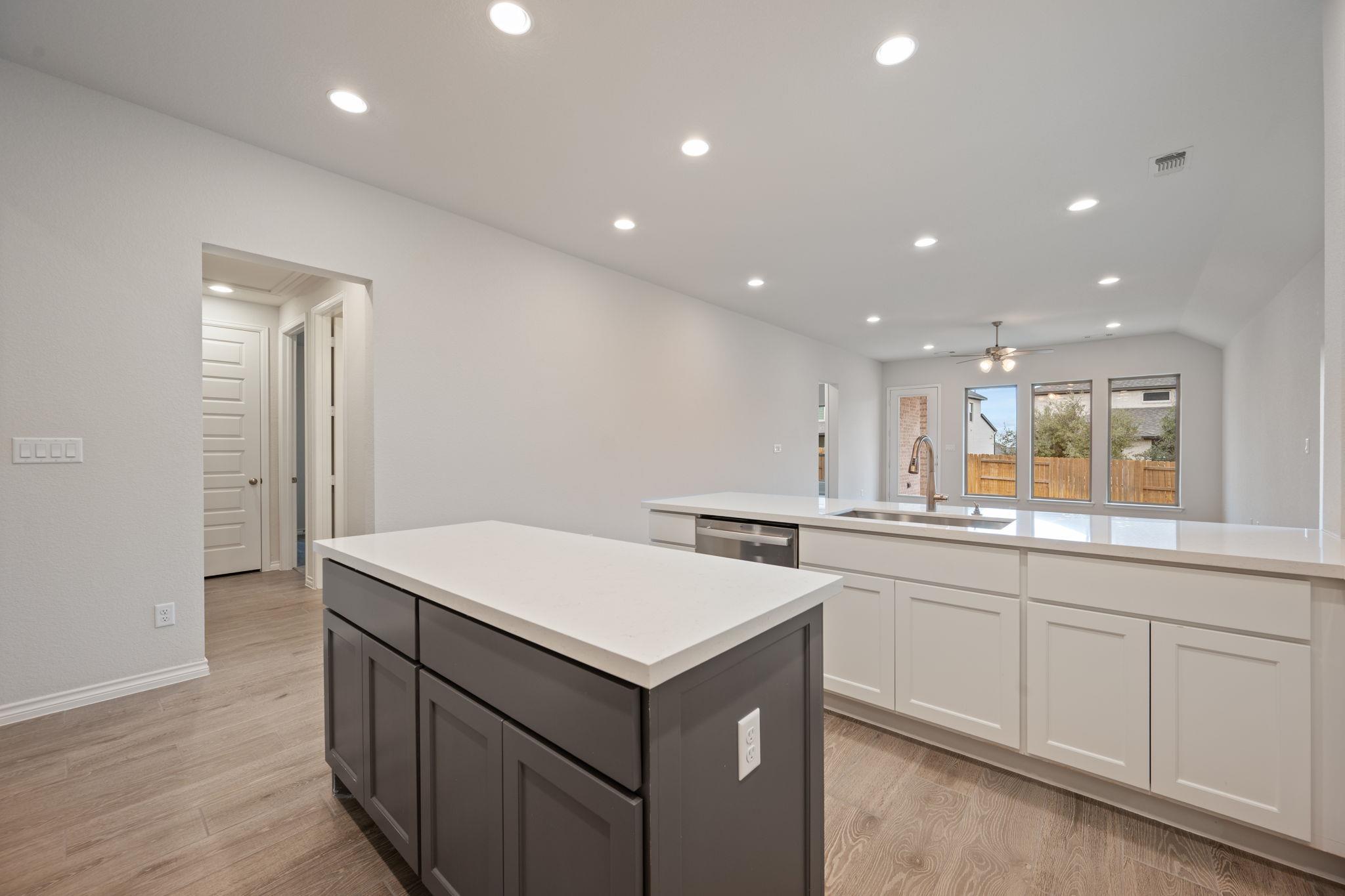 1037 Thunderhead TRL