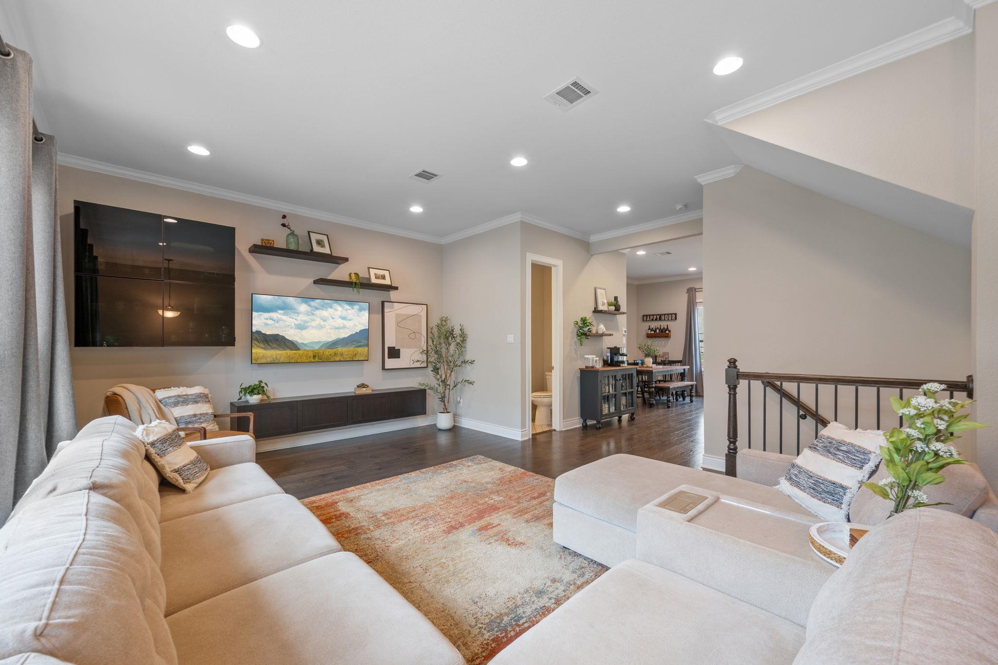 308 Adams ST