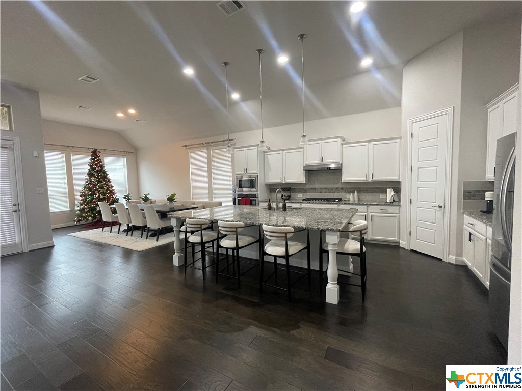 1712 Hollowback Drive