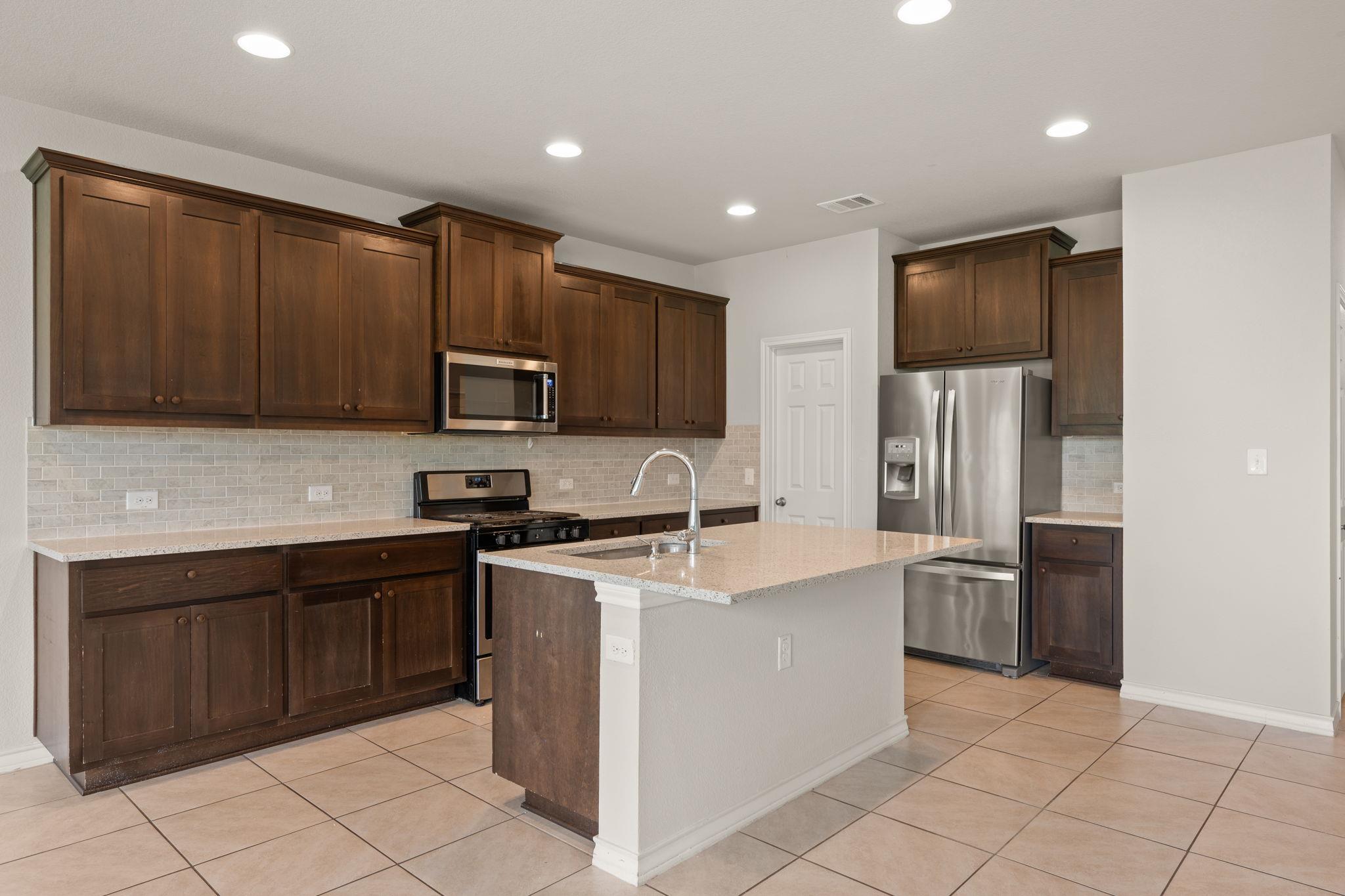 6605 Verona PL
